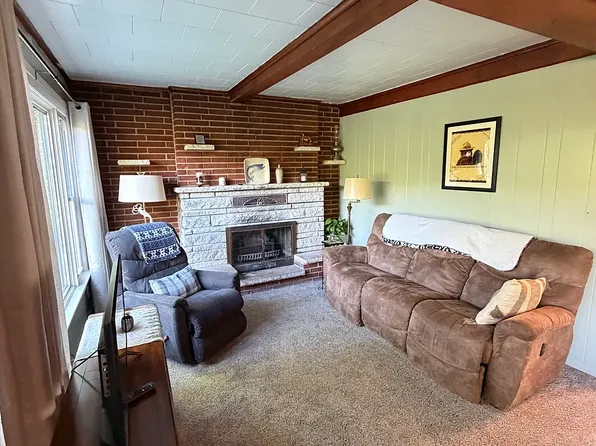 122 N Ford Dr, Ashkum, IL 60911