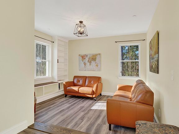 4th image of 32 Pennywhistle Drive