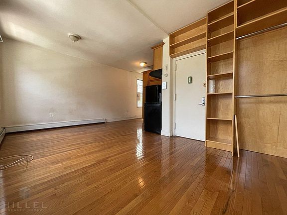 4th image of 820 Wyckoff Ave #2F