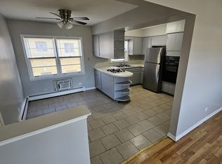 5720 Saint Charles Rd APT 1S, Berkeley, IL 60163