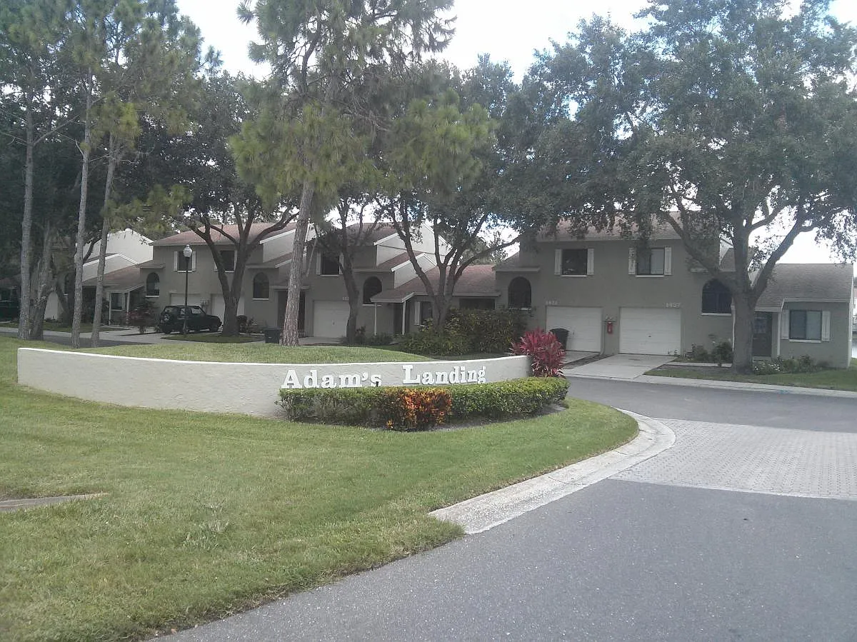 Building Photo - 1618 Adams Cir S