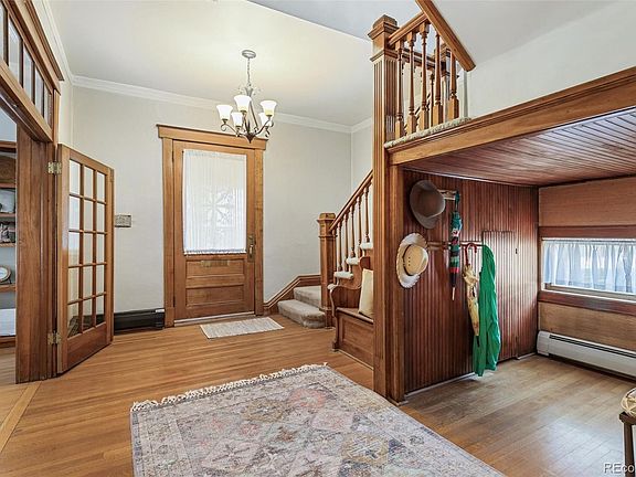 5th image of 736 Elm Street