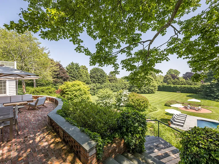 17 Apaquogue Rd — Photo 9