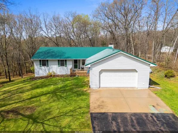 N7163 Cozy Oaks Cir, Shawano, WI 54166
