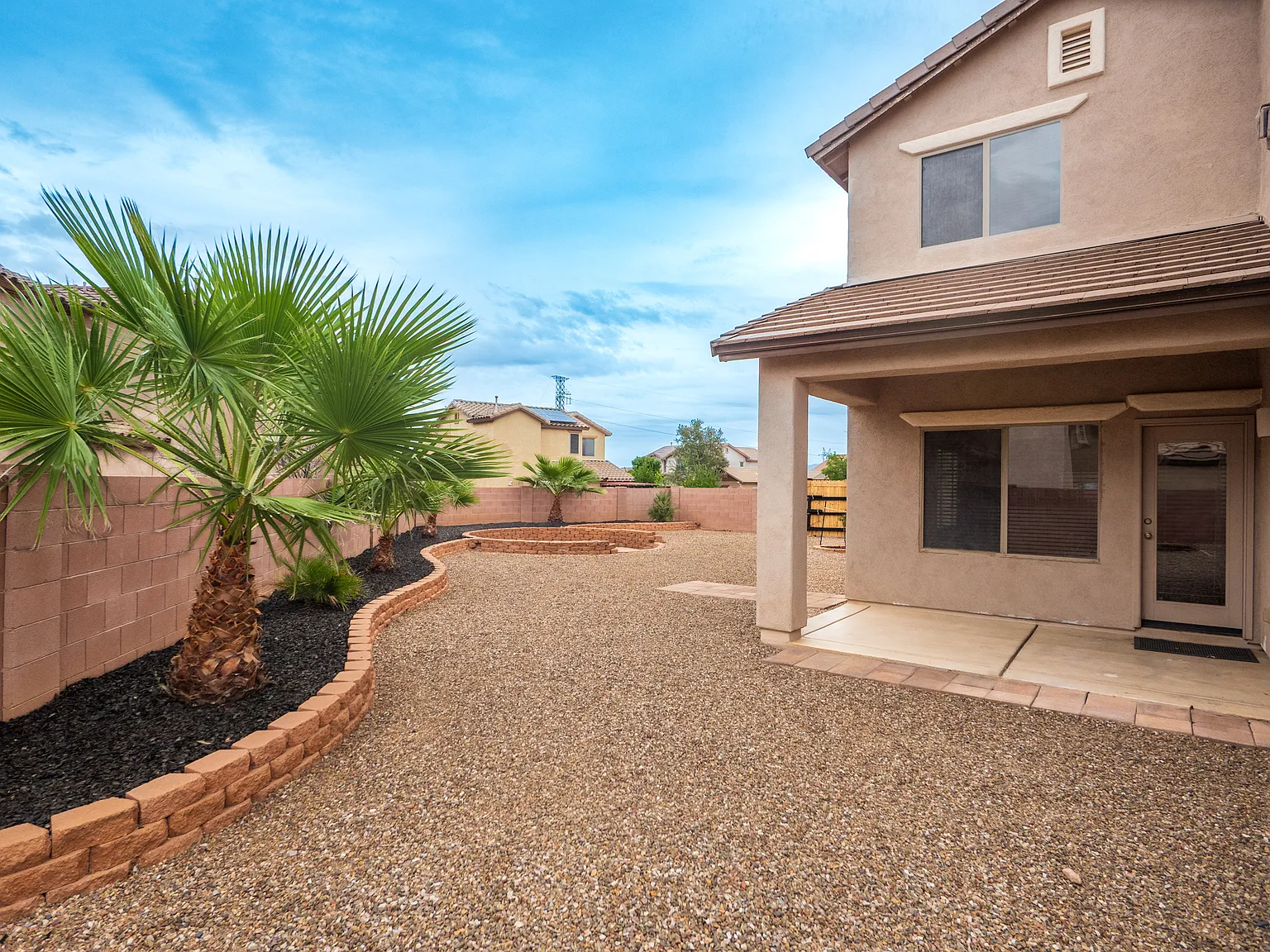 3 bed, 2095 sqft, $2,095 — Photo 2