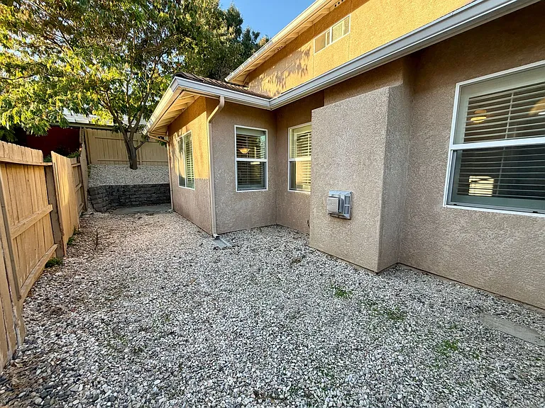 904 Larable Ct — Photo 35