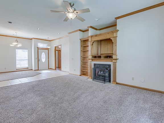 2nd image of 909 Abigail Ln