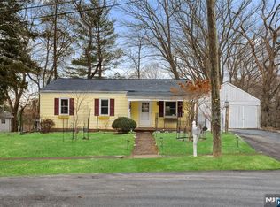 23 Lindy Pl, Old Tappan, NJ 07675