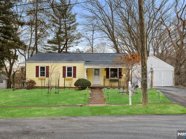 23 Lindy Pl, Old Tappan, NJ 07675