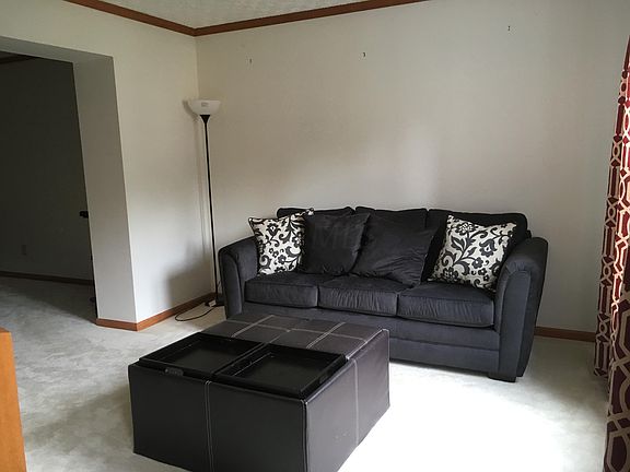 4th image of 1101 Bergenia Dr