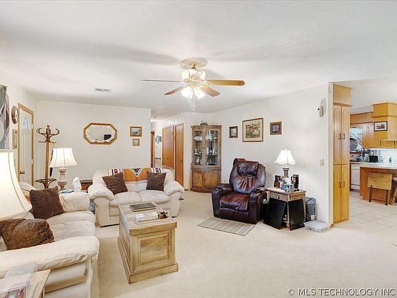 5th image of 306 SE 4th St