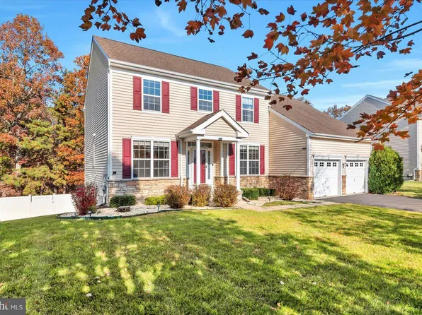 37 Buckingham Dr, Berlin, NJ 08009