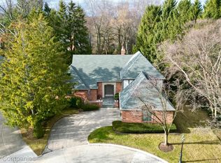 33 Windemere Pl, Grosse Pointe, MI 48236