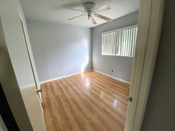 2nd image of 704 Sutherland Dr