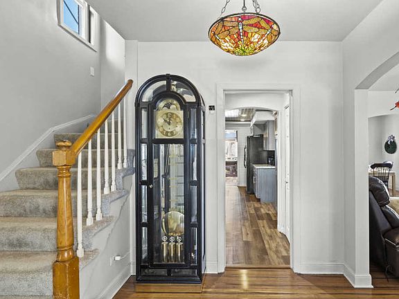 5th image of 9728 S Central Park Ave