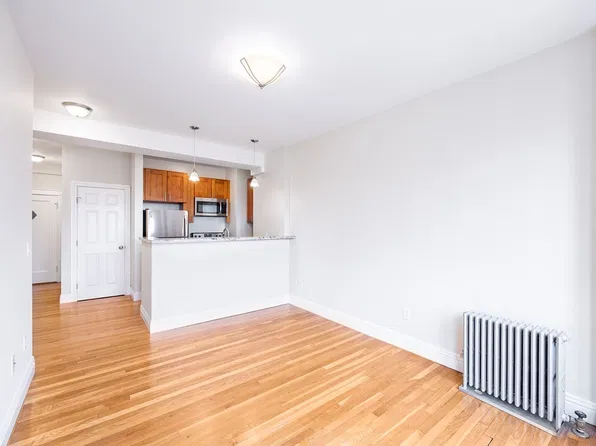 990 Bay Street (1114r)