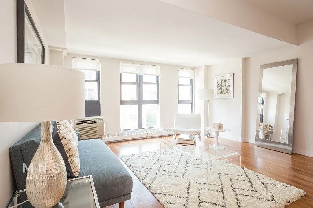 27 Albany Avenue — Photo 3