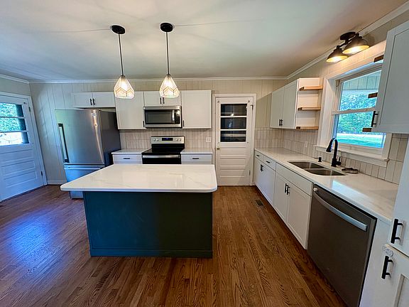 3rd image of 4363 Four Farms Rd