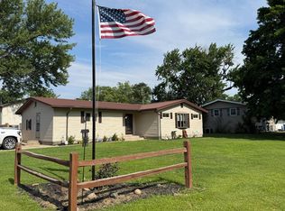 1209 S Willow Dr, Robinson, IL 62454