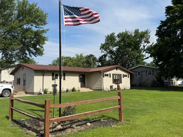 1209 S Willow Dr, Robinson, IL 62454