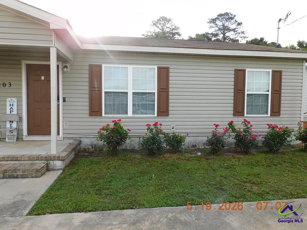 3 bed, 2.0 bath, 960 sqft, $1,100 — Photo 2