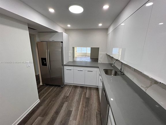 5th image of 1100 NE 191st St #22-E