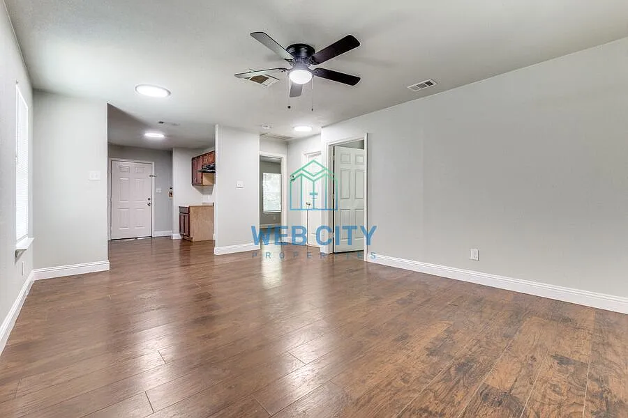 ** Coming Soon** 2 Bed 1 Bath Home For Rent In South Dallas! — Photo 2