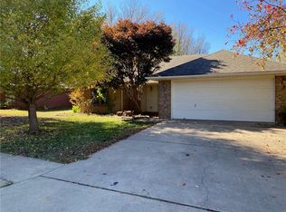 7 Jordan Ln, Bentonville, AR 72712