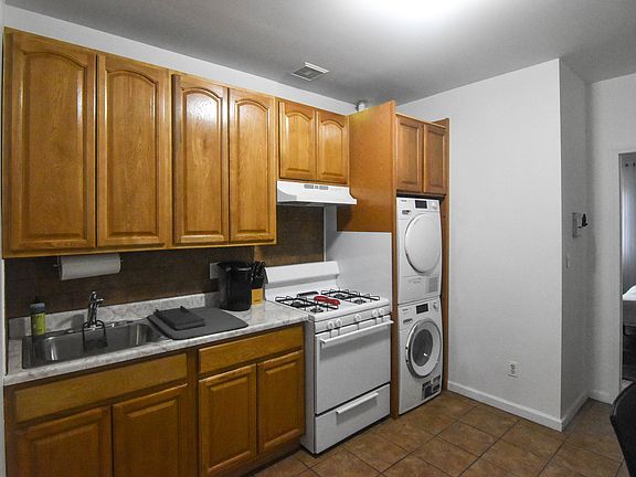 5th image of 955 Grand St APT 3L