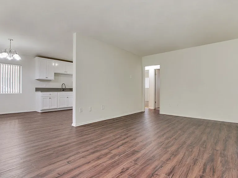 Chateau 16700 Devonshire Apartments, LLC — Photo 13