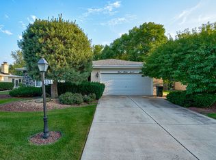 337 79th St, Willowbrook, IL 60527