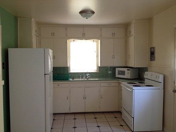4th image of 1206 S Jackson St