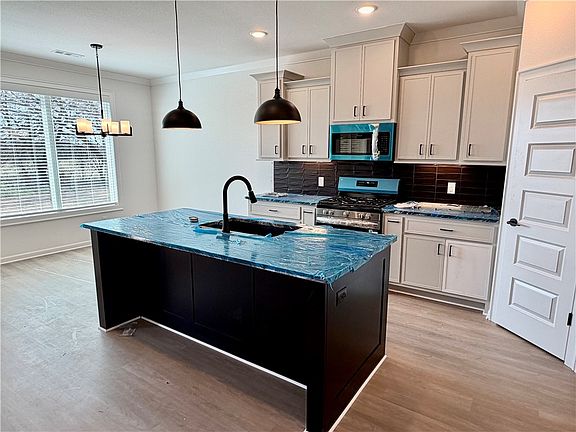 3rd image of 1817 Farmer St