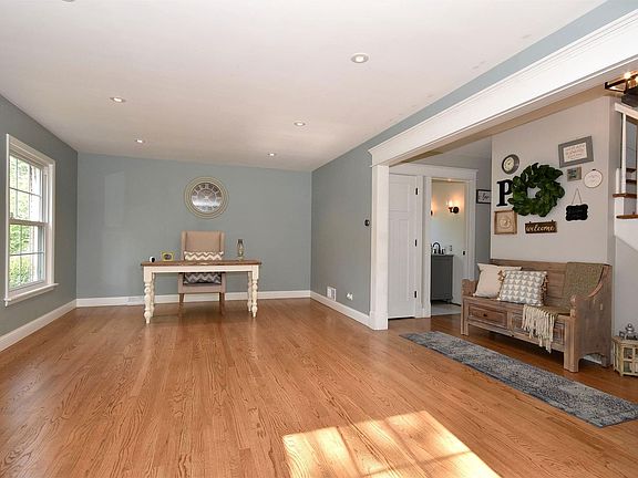 4th image of 10516 S Laramie Ave