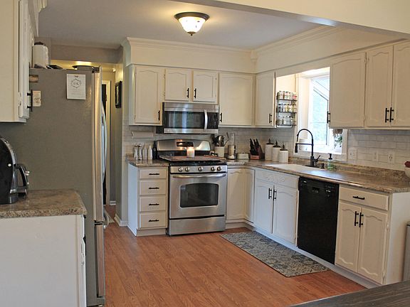 4th image of 435 Stonehenge St SE
