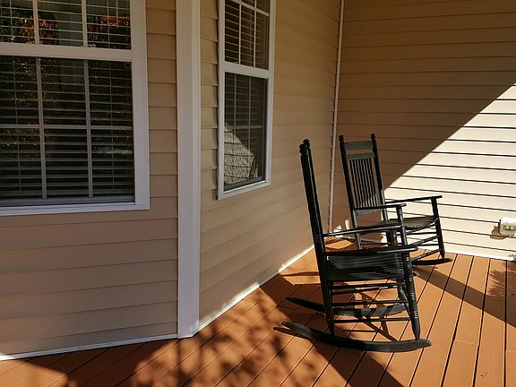 ROCKING CHAIR FRONT PORCH
