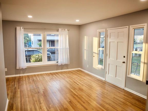3rd image of 2330 Schoolside Ave