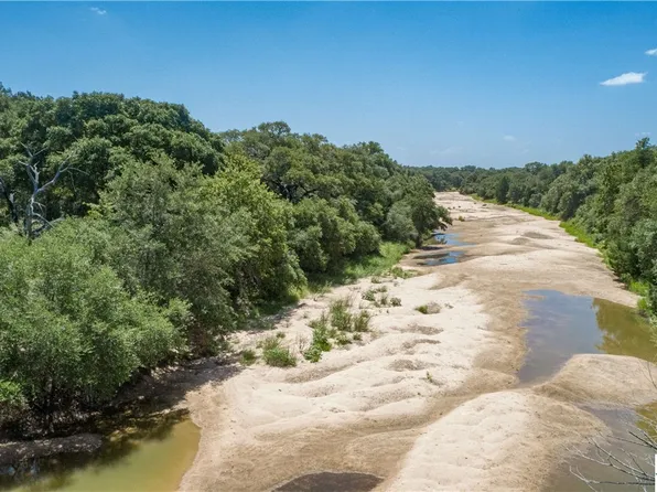 1118 Coxwell Rd, Eagle Lake, TX 77434