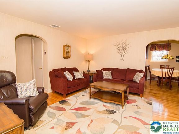 4th image of 3316 Edinburgh Rd