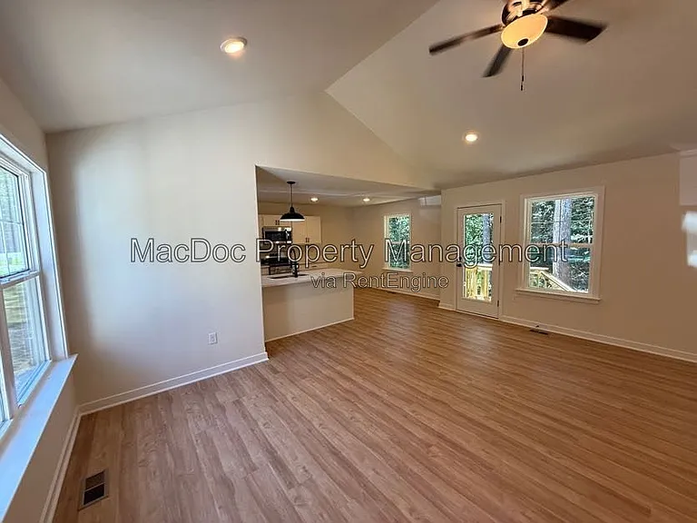 387 Forest Grove Rd — Photo 2