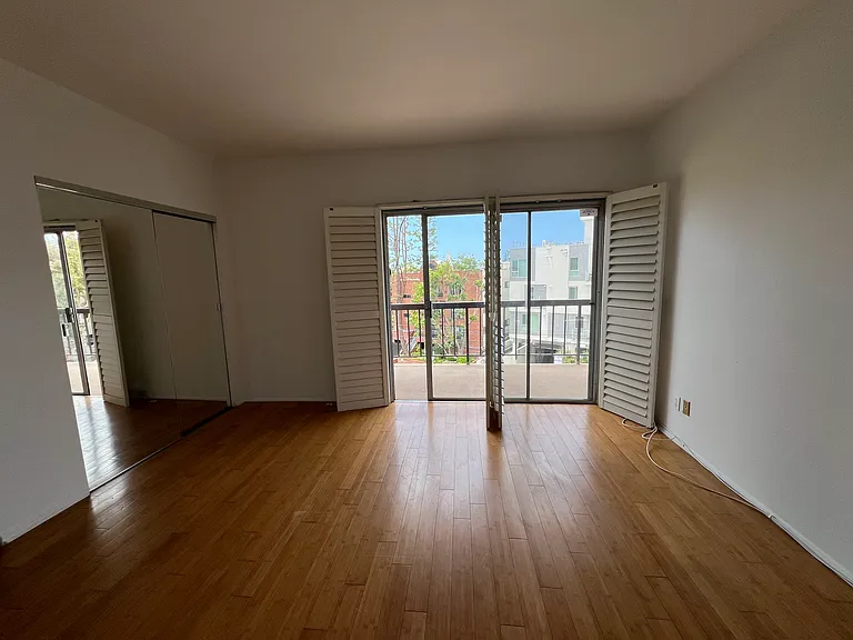 622 S Barrington Ave #301 — Photo 32