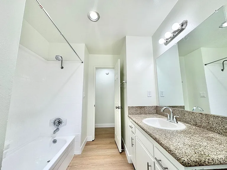 Benton Apartments — Photo 22
