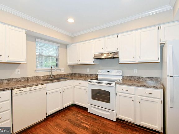 4th image of 9915 Sugarwood Ln