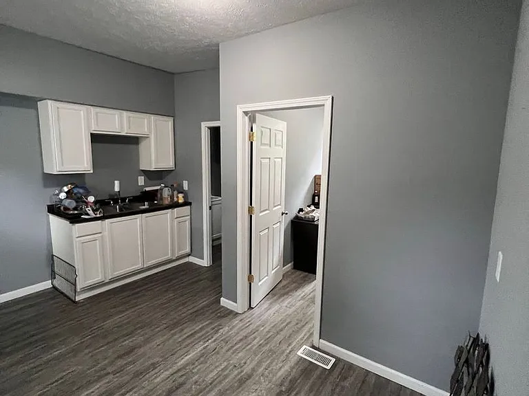 Hosmer Ave. 6606-6608 — Photo 1