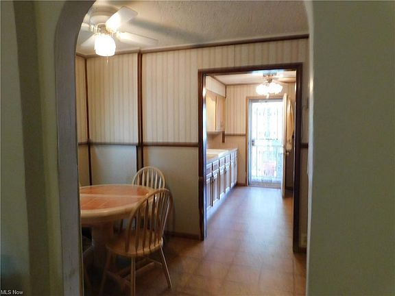 3rd image of 1504 Oak Knoll Ave SE