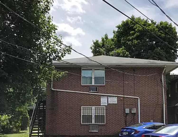 342 E Tompkins St — Photo 3