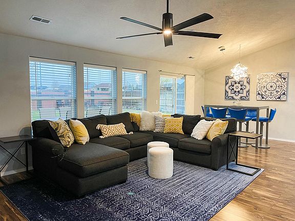 3rd image of 1802 Crab Apple Cir