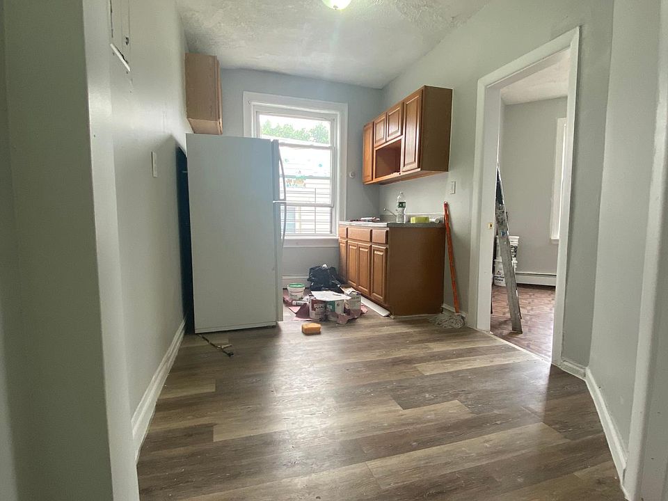 2nd image of 170 Soundview Ave #R2