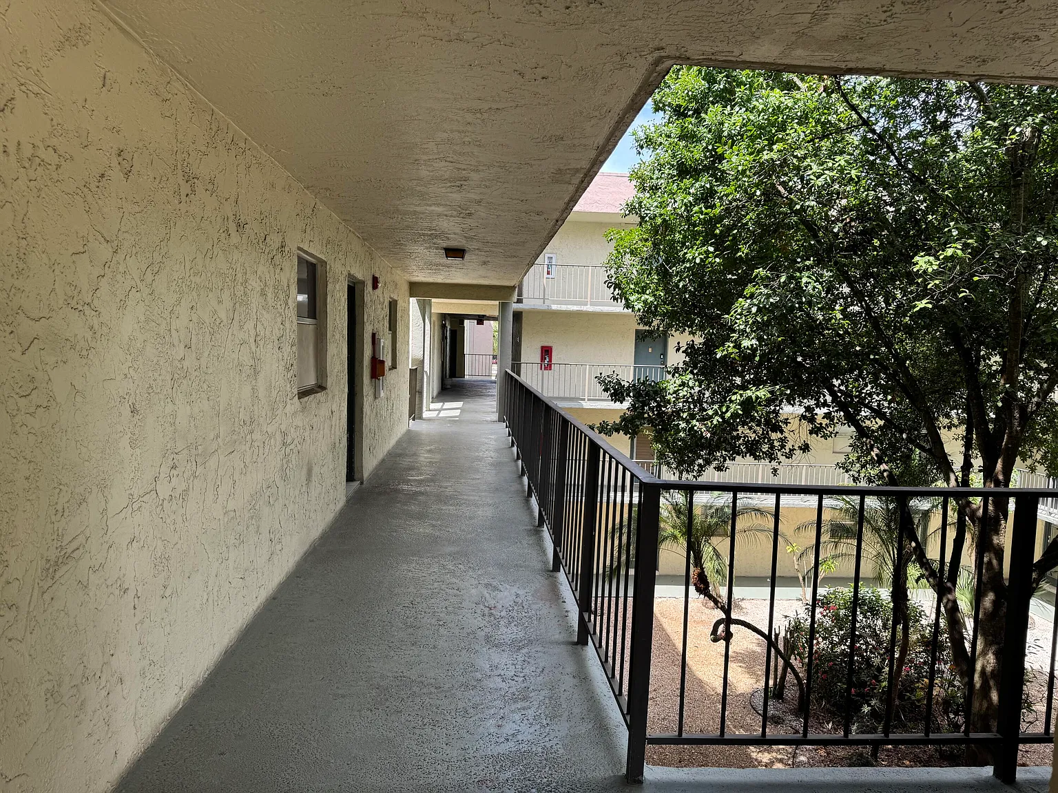 2 bed, 2.0 bath, 1000 sqft, $1,900 — Photo 4