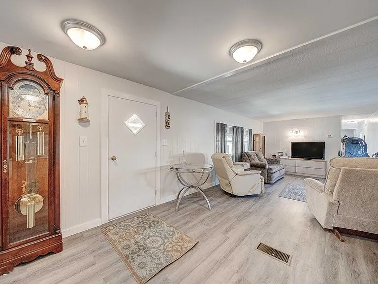 351 Palm Dr — Photo 12